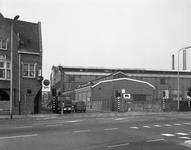 52137 Gezicht op de fabriekshallen van de N.V. Nederlandse Staalfabrieken DEMKA voorheen J.M. de Muinck Keizer ...